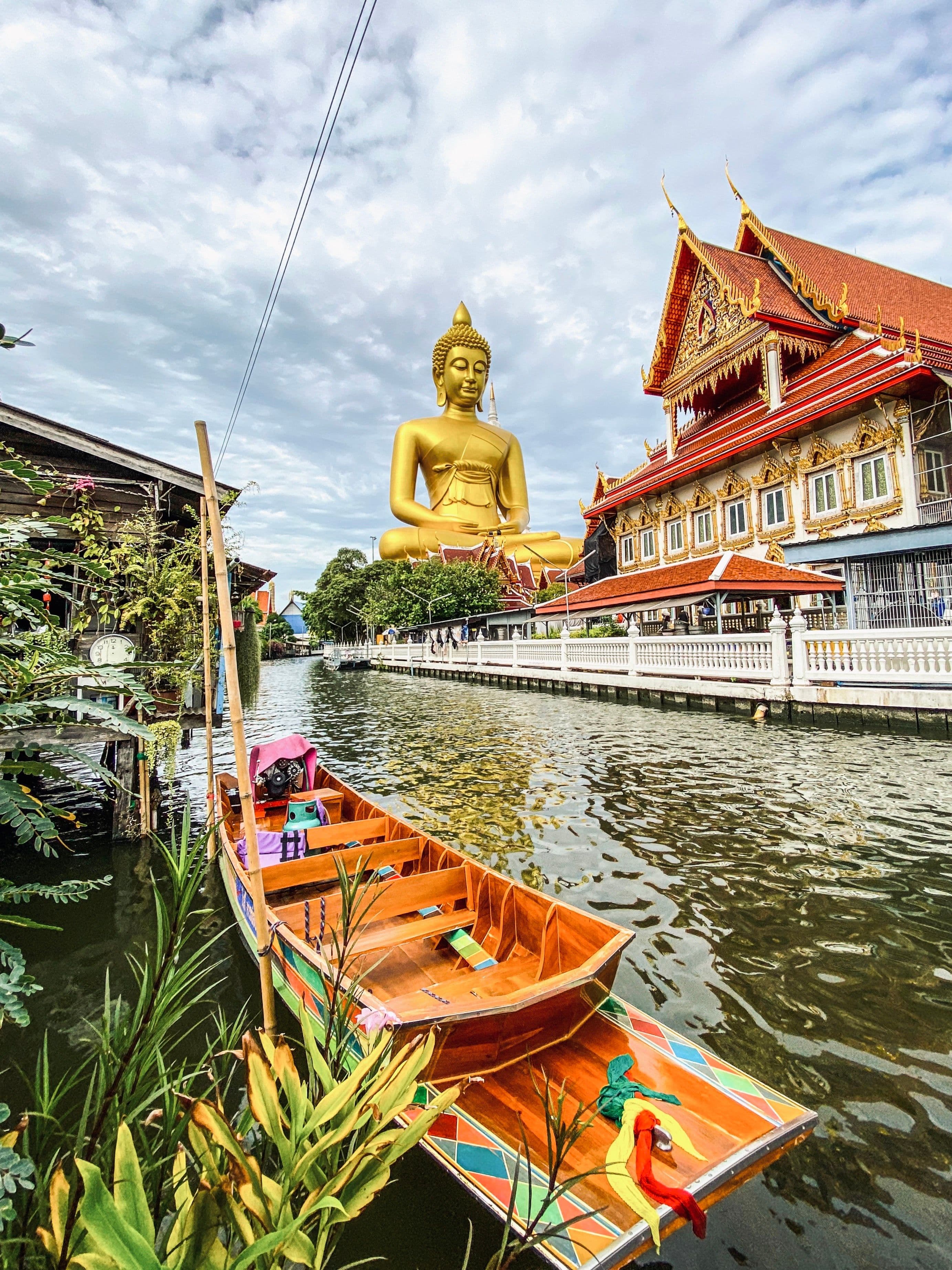 TBig Buddha in Bangkok temple